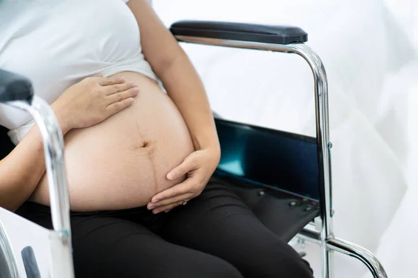 Husband Take Care His Pregnant Wife Sitting Wheelchair Husband Stay — Stock Photo, Image