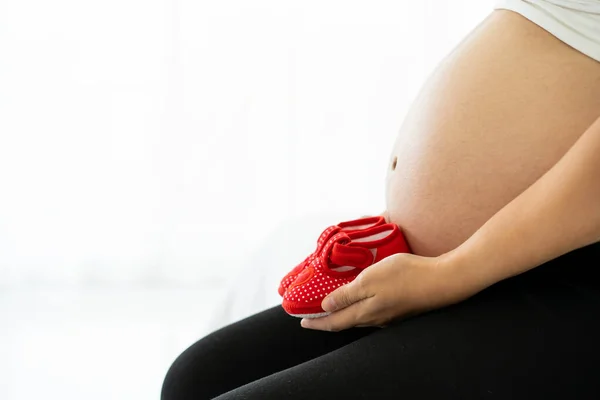 Asian Ethnicity Happy Pregnant Woman Showing Baby Red Shoes Her — Stock Photo, Image