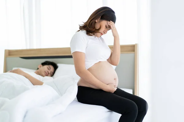 Upset Crying Pregnant Woman Sitting Bed While Her Husband Sleeping — Stock Photo, Image