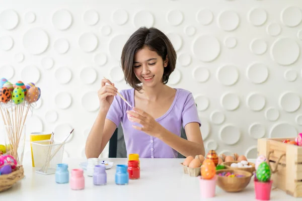 Mujer Bonita Joven Asiática Disfrutar Pintura Una Acuarela Los Huevos —  Fotos de Stock