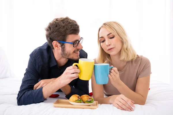 Lovely Caucasian Couple Enjoy Having Breakfast Black Coffee Together Bed — Stock Photo, Image