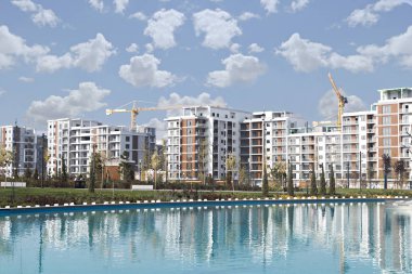 Şehir parkına bakan konut binaları