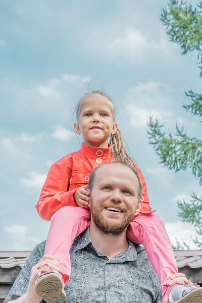Figlarny ojciec i córka — Zdjęcie stockowe