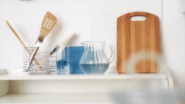 Pasta in glass jar on the kitchen background — Stock Video