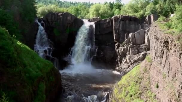 Hoge Waterval Van Fallas Bij Grand Portage State Park Aan — Stockvideo