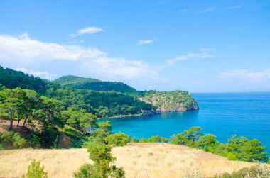  Mavi gökyüzü ve deniz