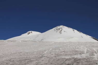 Bu fotoğraf Elbrus 'a yapılan bir keşif gezisinde çekildi..