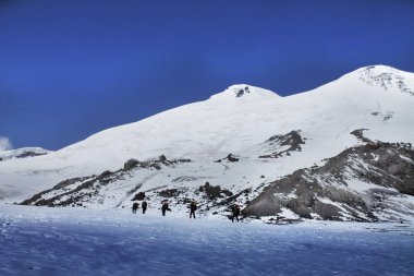 Bu fotoğraf Elbrus 'a yapılan bir keşif gezisinde çekildi..