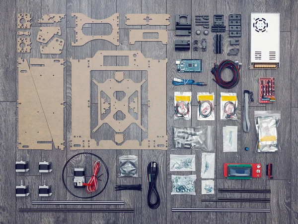 Flat lay av elektroniska och mekaniska delar och komponenter — Stockfoto