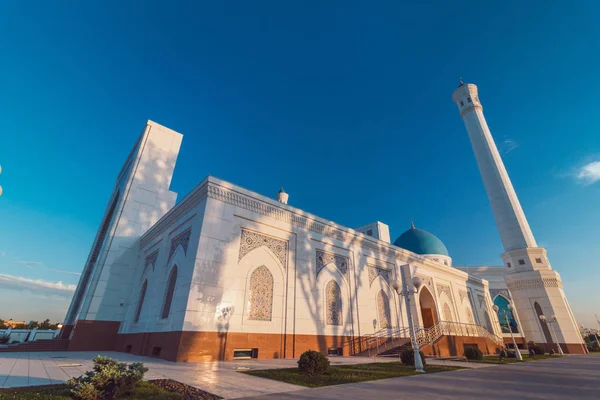 Moschee bei Sonnenuntergang — Stockfoto