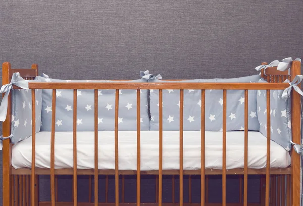 复古装饰婴儿床 — 图库照片