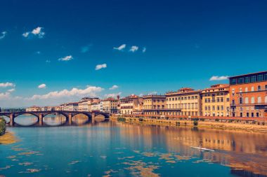 Floransa 'daki Ponte alla Carraia köprüsü