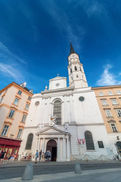 圣迈克尔教会在维也纳 — 图库照片