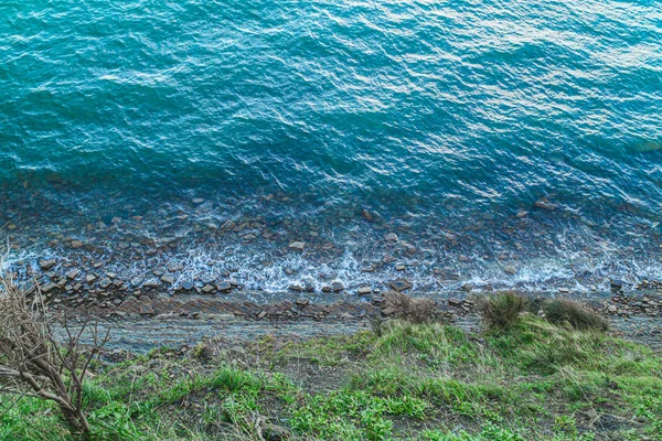 Sea shore with stone coastline — Stockfoto