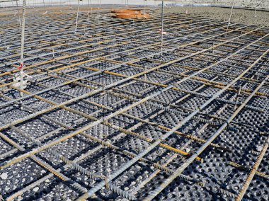 metal crate waiting for pouring concrete