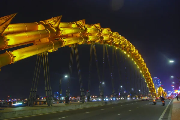 Ponte Dragão Amarelo Iluminado Nang Noite Vietnã — Fotografia de Stock