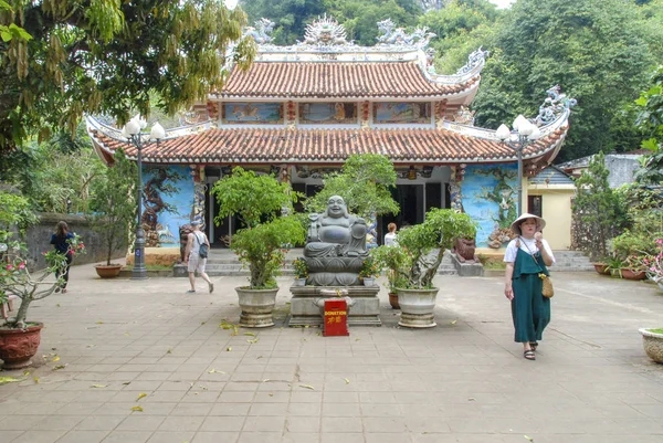 Devant Temple Avec Statue Bouddha Dans Les Montagnes Marbre Nang — Photo