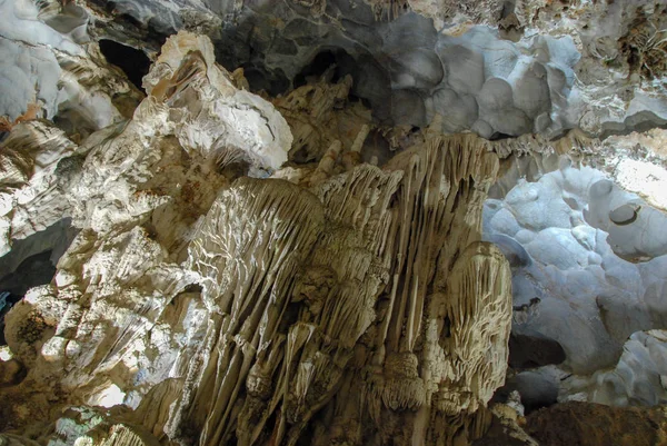 Beautiful Thien Cung Cave Long Bay Vietnam — Stock Photo, Image