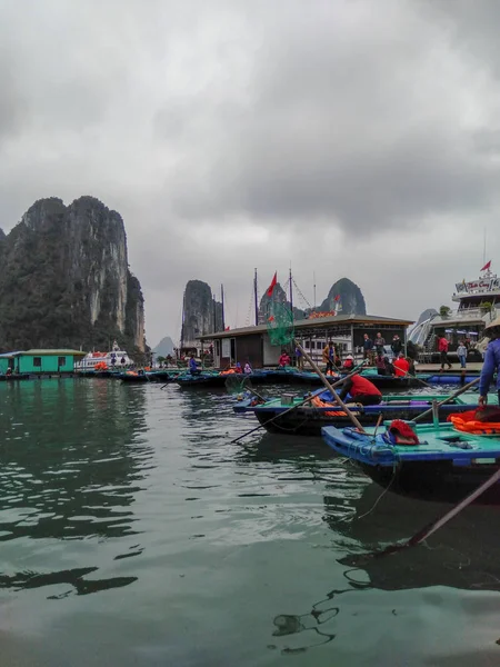 Pływająca Wioska Long Bay Wietnam — Zdjęcie stockowe