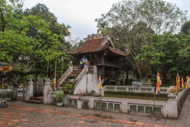 Ho Chi Minh Anıt Mezarı, Hanoi, Vietnam 'dan Bir Sütun Pagoda I Bahçesi 