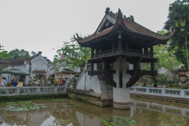 Ho Chi Minh Anıt Mezarı, Hanoi, Vietnam 'dan Bir Sütun Pagoda I Bahçesi 