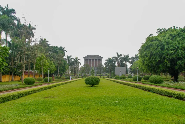 Chi Minh Mausoleum Hanoi Von Hinten Mit Umliegenden Gärten Vietnam — Stockfoto