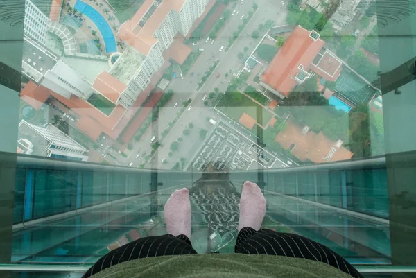 Lotte Center, Hanoi, Vietnam 'da cam bir zeminde duruyor. 