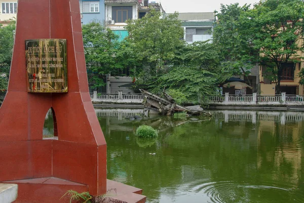 Hanoi Emlékmű Roncsai Vietnámból Elsüllyedt Huu Tiep Tónál — Stock Fotó