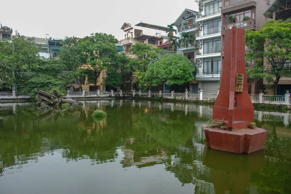 Hanoi Pomnik Wraku Wojny Wietnamie Zatopiony Huu Tiep Lake — Zdjęcie stockowe