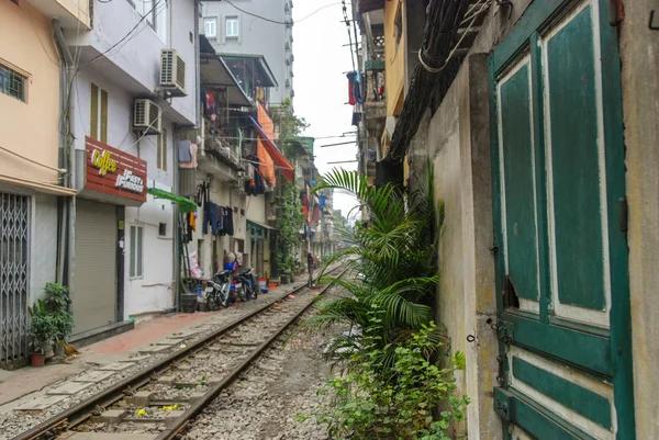 Spoorlijn Gaat Door Train Street Van Hanoi Vietnam — Stockfoto