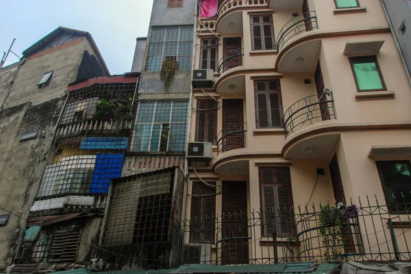 Außenseite Hoher Und Schmaler Häuser Hanois Eisenbahnstraße Vietnam — Stockfoto