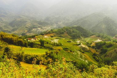 Sapa, Vietnam 'dan Muong Hua Vadisi' nin panoramik manzarası.