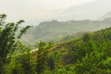 Sapa 'nın güzel doğasının panoramik manzarası, pirinç terasları, Vietnam