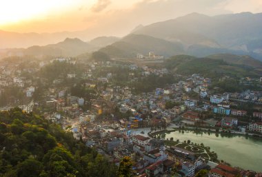 Sapa kasabası, Vietnam 'da gün batımının manzarası