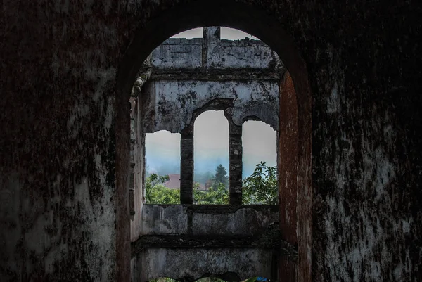 Égett Elhagyott Régi Francia Templom Vietnamban Urbex — Stock Fotó