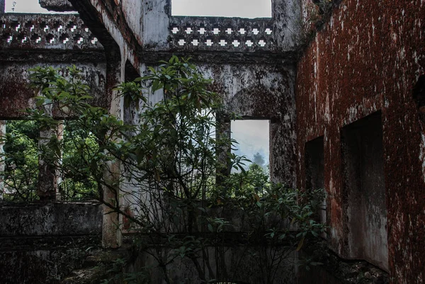 Égett Elhagyott Régi Francia Templom Vietnamban Urbex — Stock Fotó