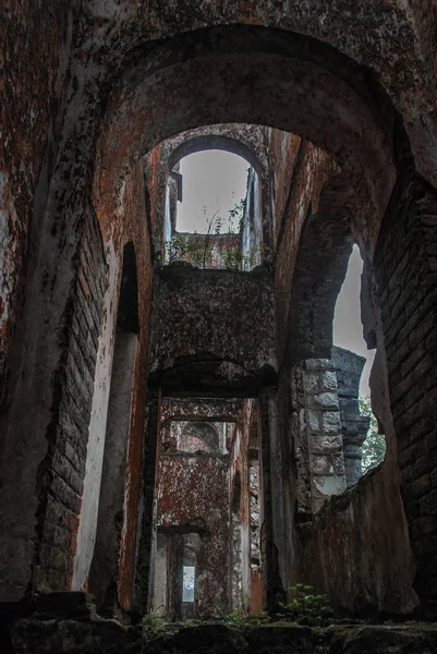 Paredes Decadência Antiga Igreja Francesa Queimada Abandonada Vietnm Urbex — Fotografia de Stock