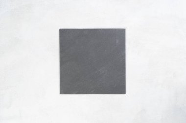 Fotokopi alanı ile çimento desenli arka plan üzerinde gri tahta ışığı. Menü veya yemek tarifleri için boş yer. Yemek pişirme ya da yemek geçmişi. Üst görünüm.