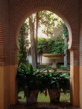 Alhambra 'daki Arap etkisinin mimarisi