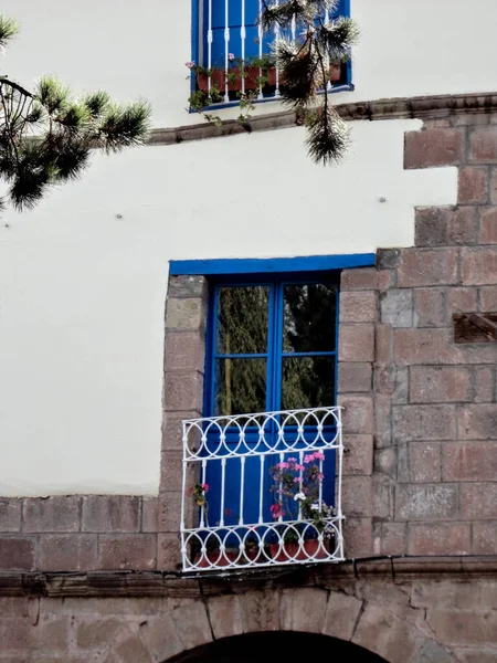 Blue Windows Old Facade Cuzco Peru — 스톡 사진