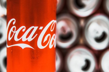 Tallinn / Estonya - 18 Şubat 2020: Klasik Coca-Cola alüminyumu