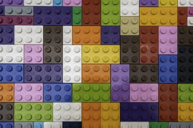 Tallinn / Estonya - 9 Nisan 2020: En popüler Lego blokları - The Lego Group şirketinin plastik inşaat oyuncağı