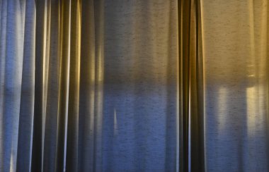 Sabah Güneş Işığı Perdenin içinden parlıyor