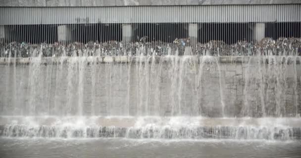 Kontaminovaný Vodopád Špinavý Vodopád Plný Plastových Sáčků Odpadků Byl Zaznamenán — Stock video