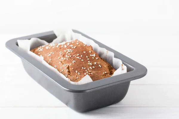 Hausgemachtes Dinkelbrot Auf Einem Hölzernen Hintergrund Brot Form Horizontales Foto — Stockfoto
