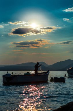 balıkçı ve tekne siluet  