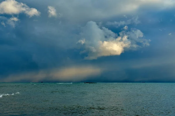 Nuvens Dramáticas Sobre Mar — Fotografia de Stock