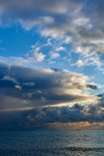 Dramáticas Nubes Sobre Mar — Foto de Stock