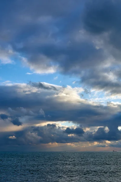 Nuvens Dramáticas Sobre Mar — Fotografia de Stock