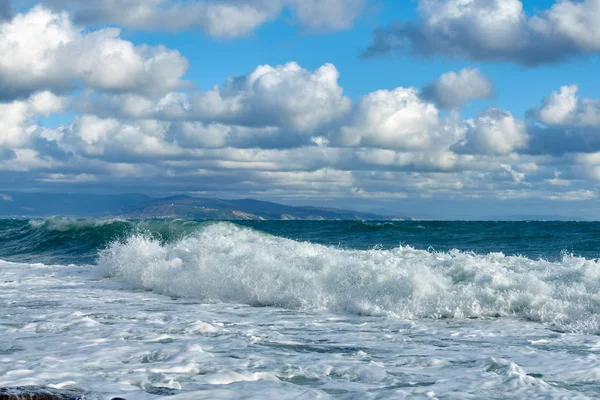 Burza Morzu Chmury Błękitnym Niebie — Zdjęcie stockowe